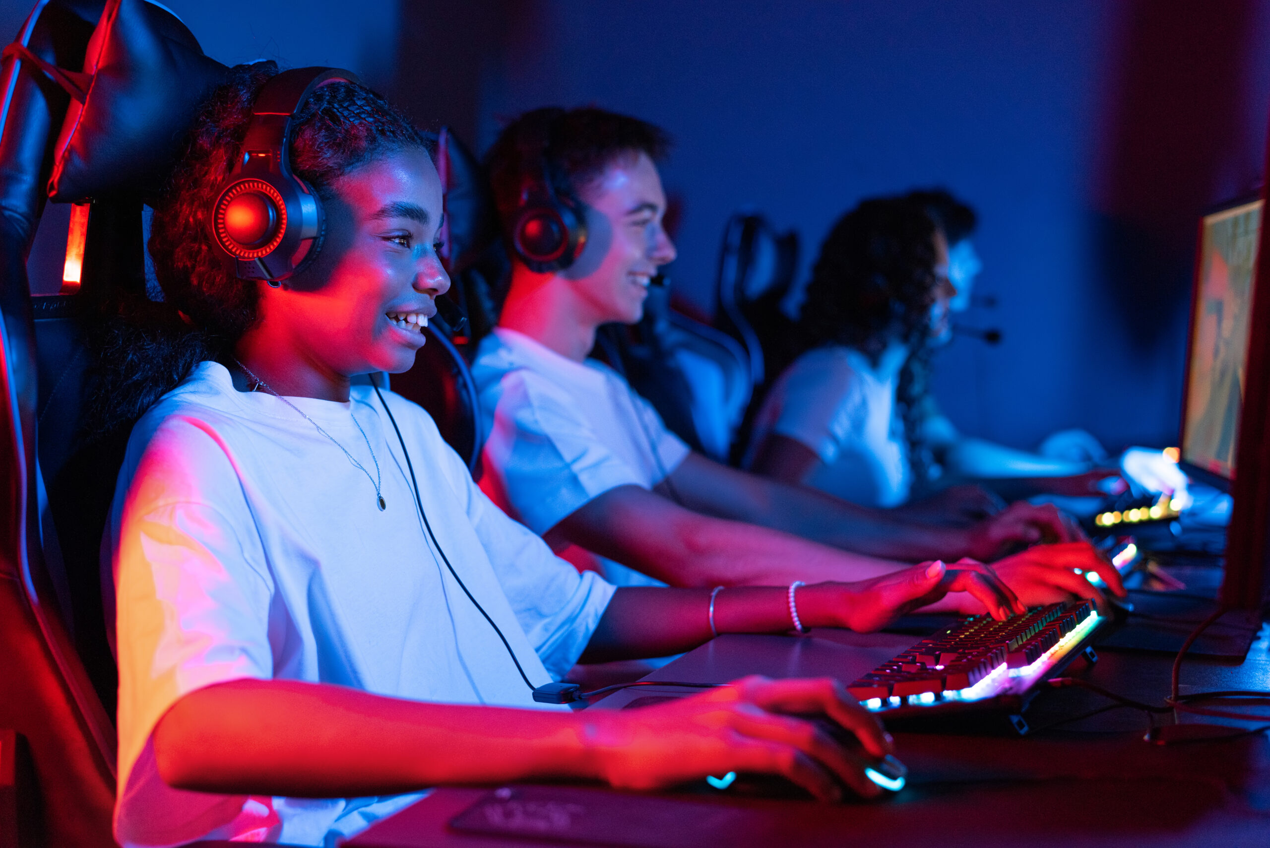Uzun oyun seansında doğru oturuş - sırt sağlığı ve gaming koltuk